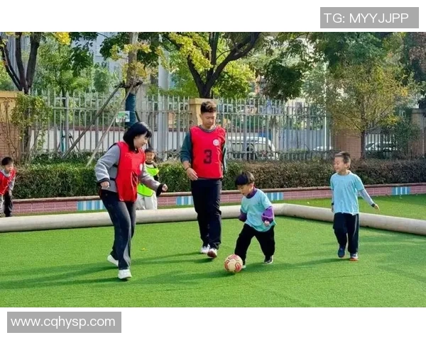 衣服接足球的趣味挑战让运动与时尚完美结合的创意玩法