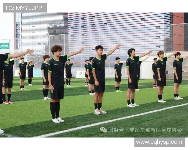 足球裁判队的职责与挑战探讨如何提升裁判员的专业素养与公正性 足球裁判队的职责与挑战探讨如何提升裁判员的专业素养与公正性