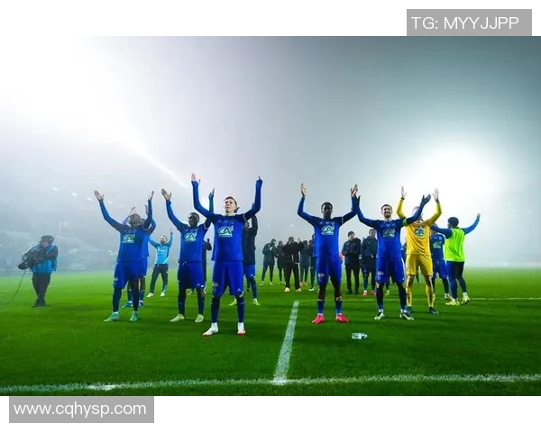 足球小师傅带你领略绿茵场上的技巧与激情,助你成为球场上的明星 足球小师傅带你领略绿茵场上的技巧与激情,助你成为球场上的明星